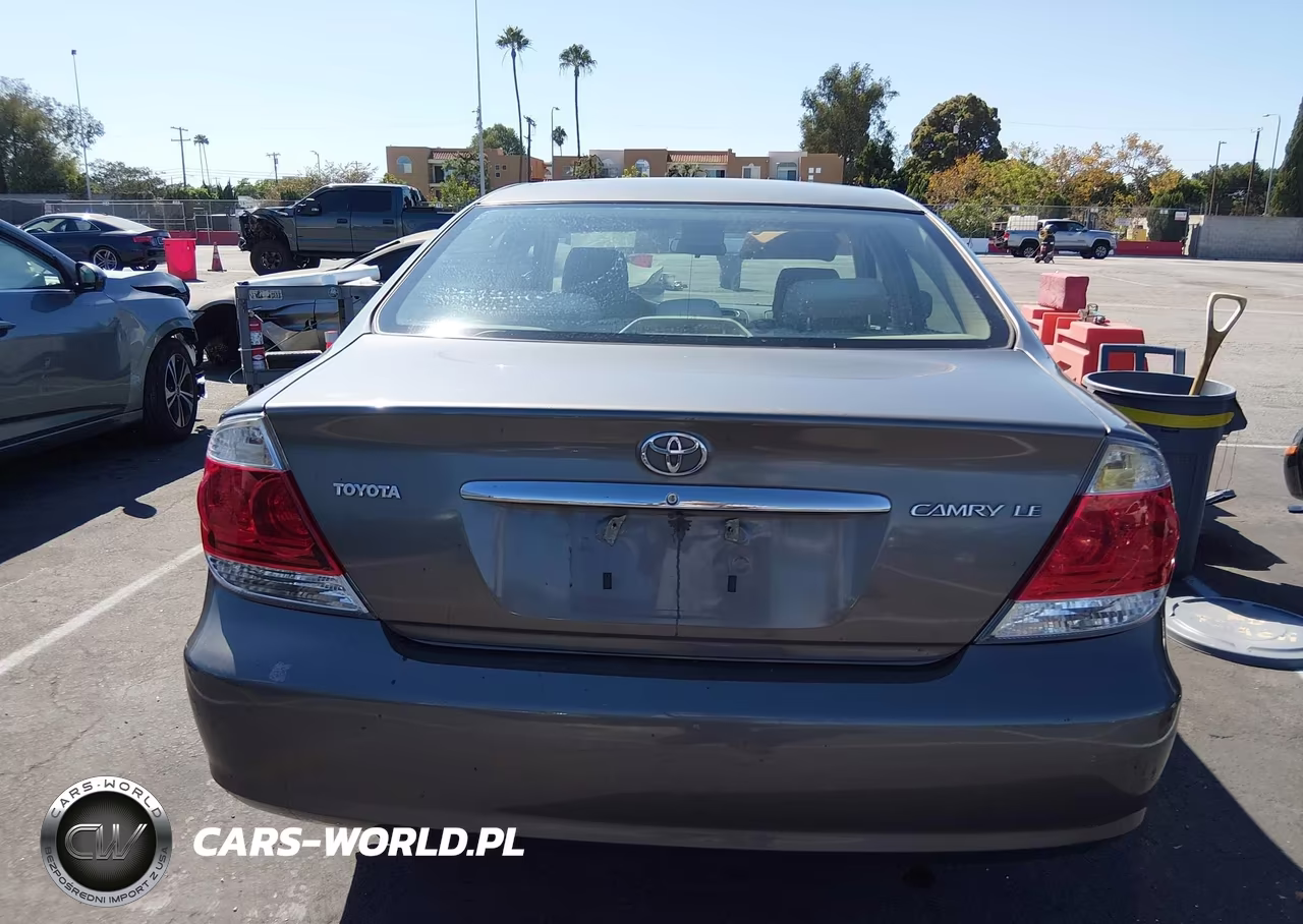 2005 Toyota Camry Le VIN:4T1BE32K75U525403 - 16