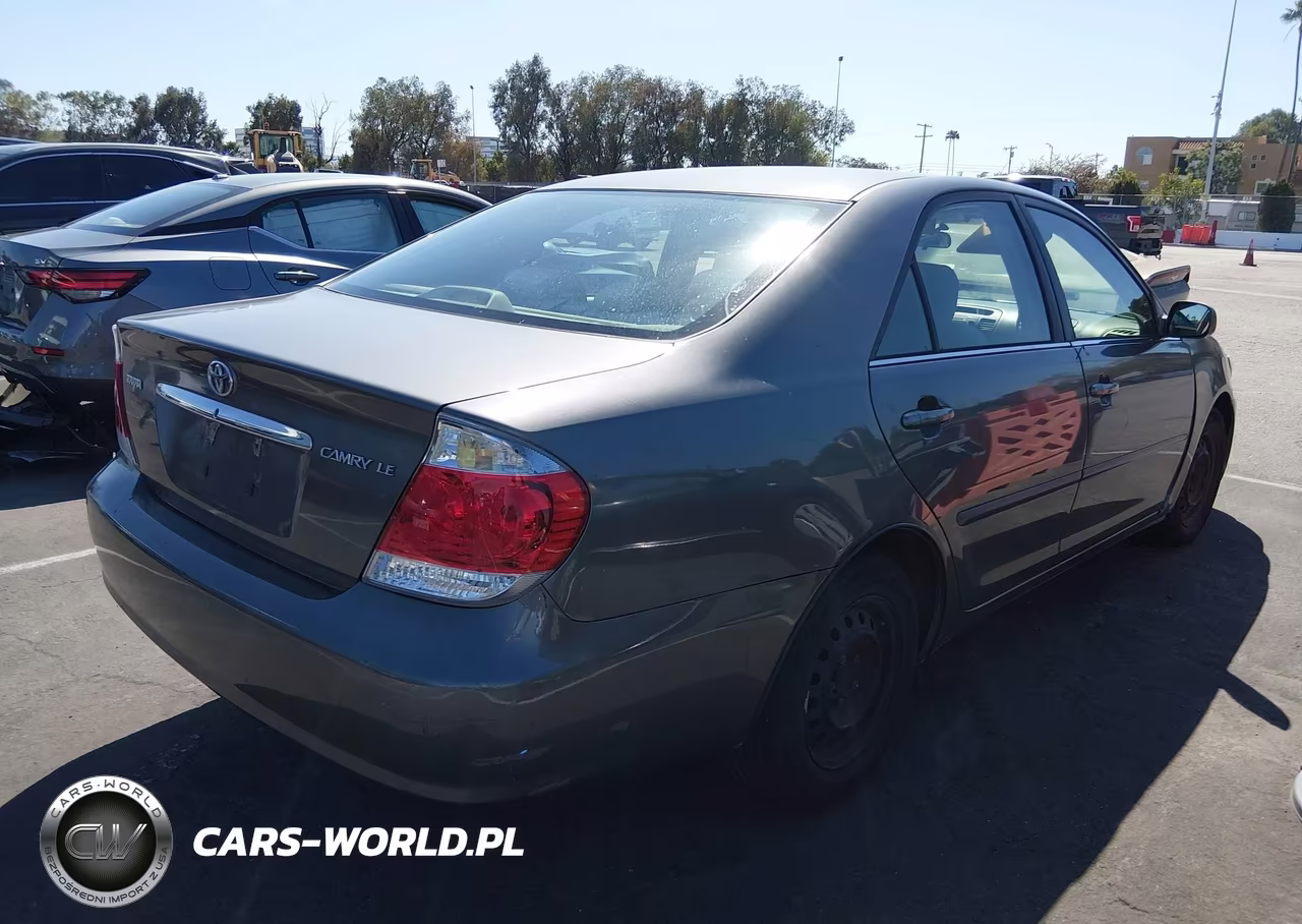 2005 Toyota Camry Le VIN:4T1BE32K75U525403 - 4