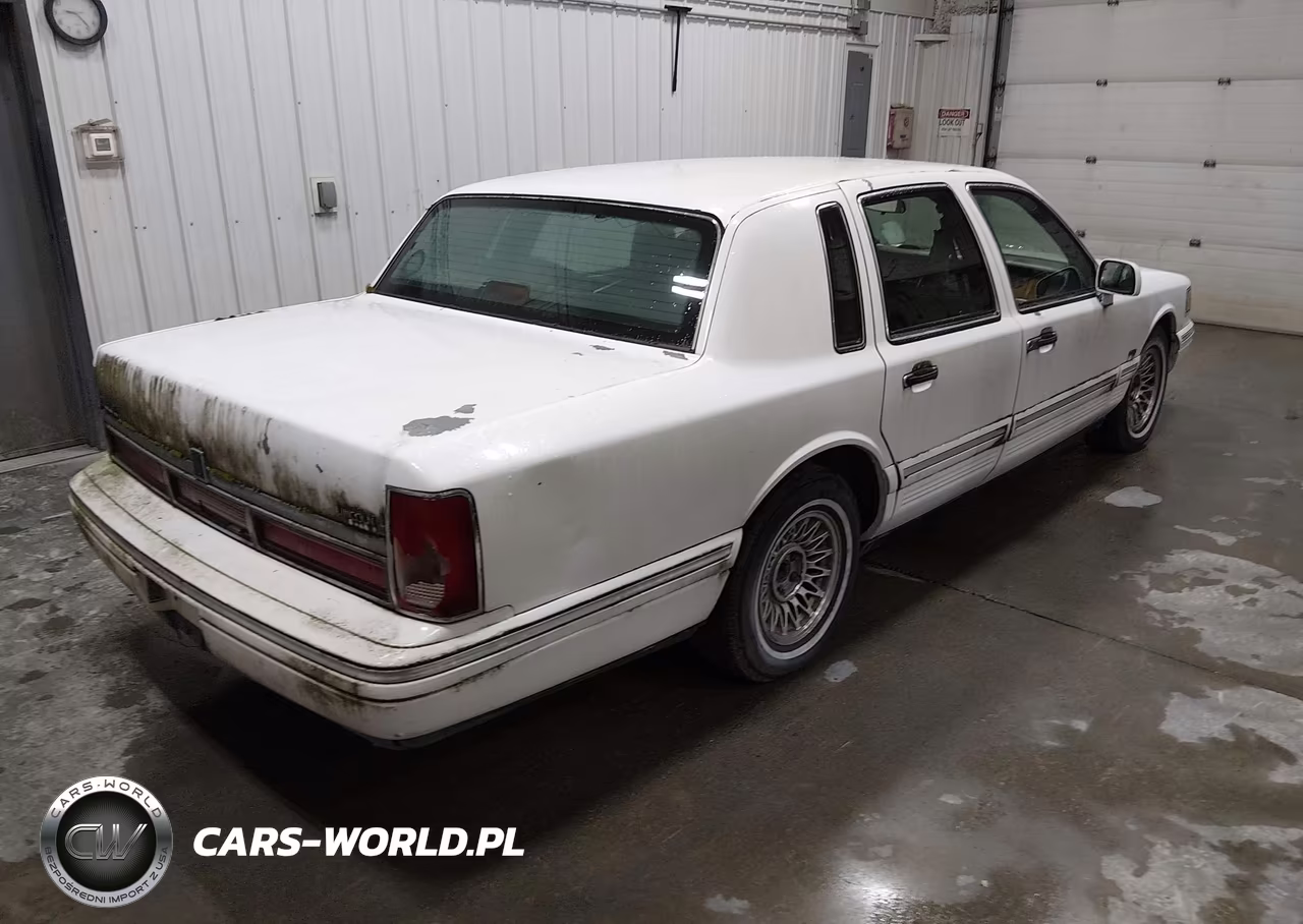1996 Lincoln Town Car Executive VIN:1LNLM81W1TY632428 - 4