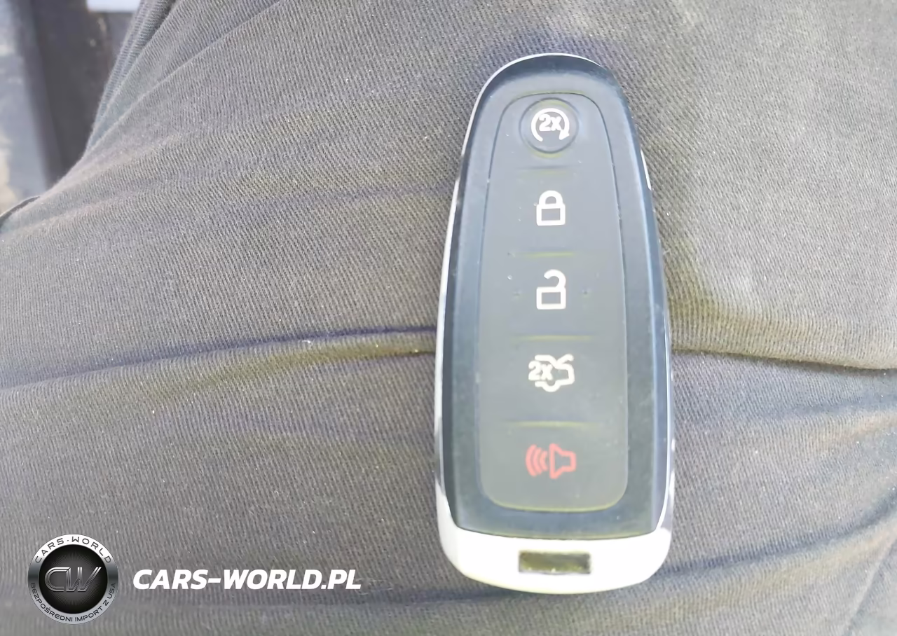 2016 Ford Focus Titanium VIN:1FADP3J20GL223832 - 11