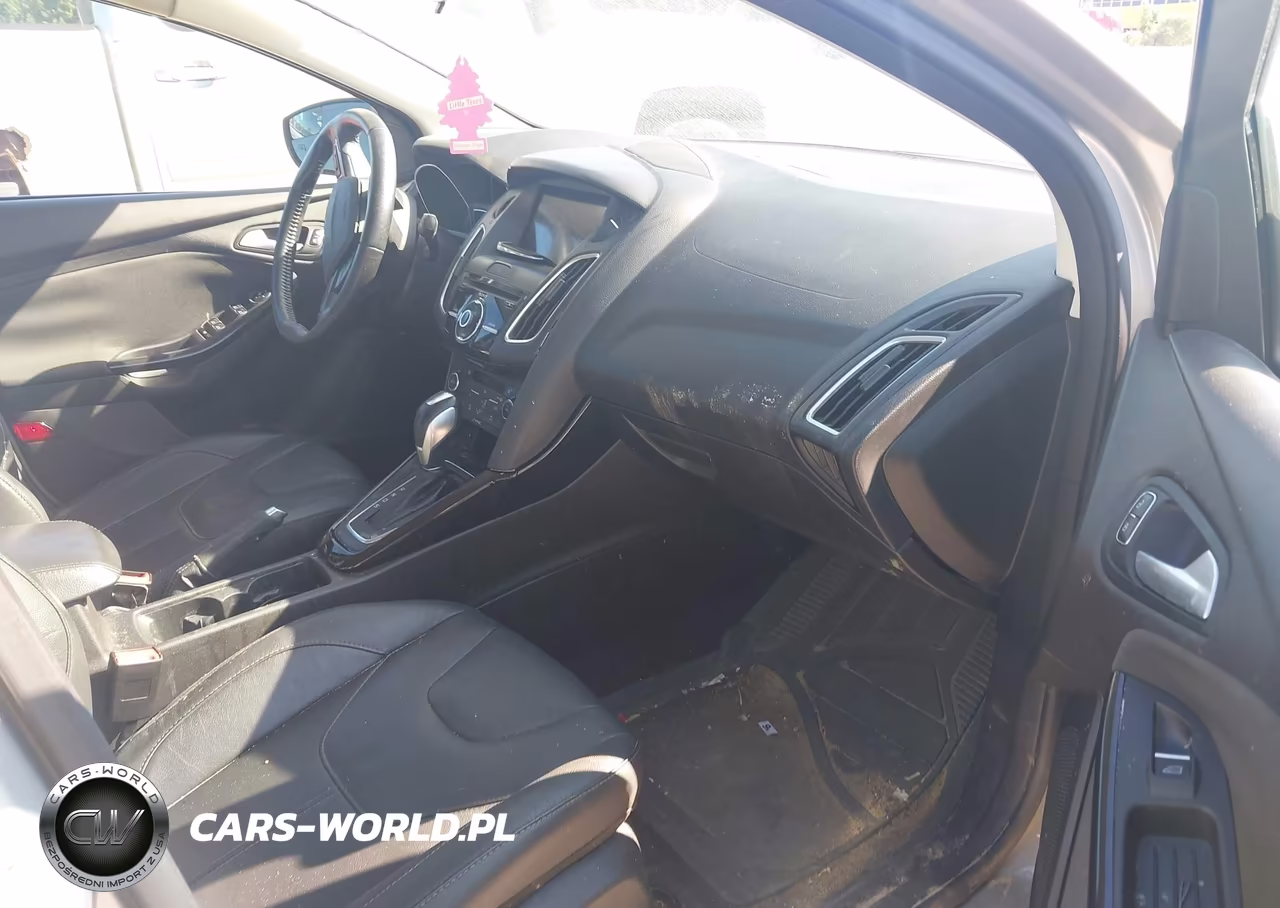 2016 Ford Focus Titanium VIN:1FADP3J20GL223832 - 5