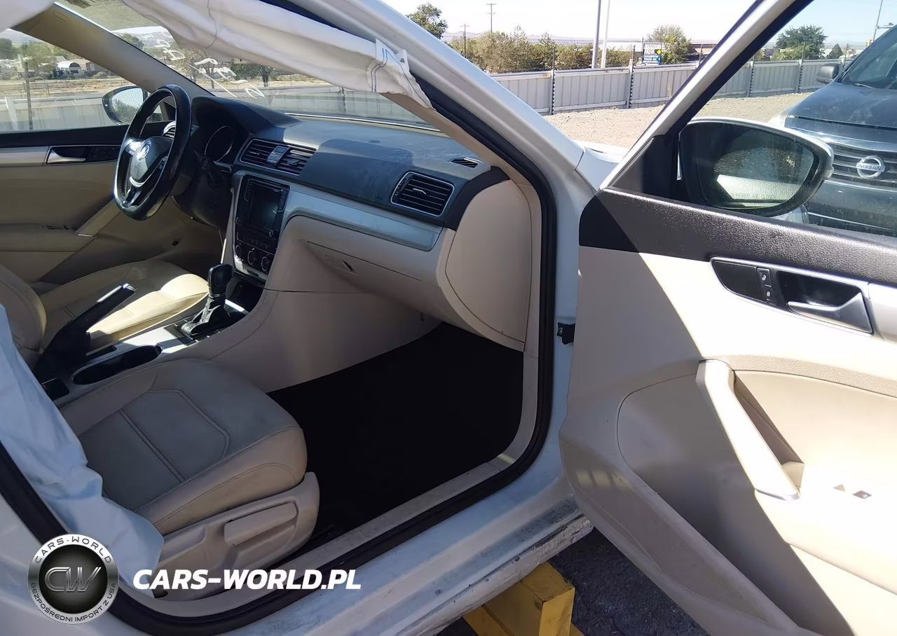 2019 Volkswagen Passat 2.0T Wolfsburg Edition VIN:1VWLA7A37KC005139 - 5