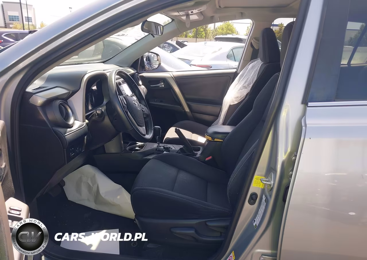 2018 Toyota Rav4 Xle VIN:2T3WFREV9JW483339 - 5