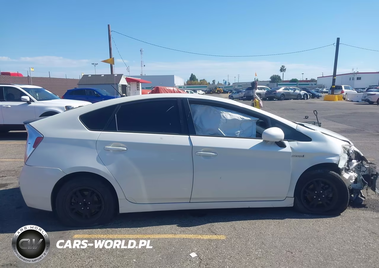 2015 Toyota Prius Two VIN:JTDKN3DU2F0443557 - 13