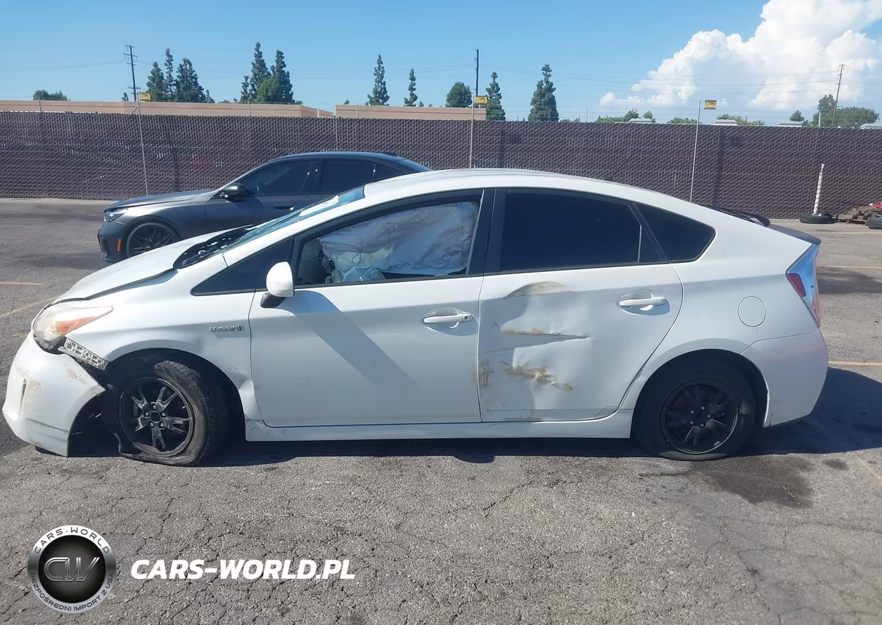 2015 Toyota Prius Two VIN:JTDKN3DU2F0443557 - 14