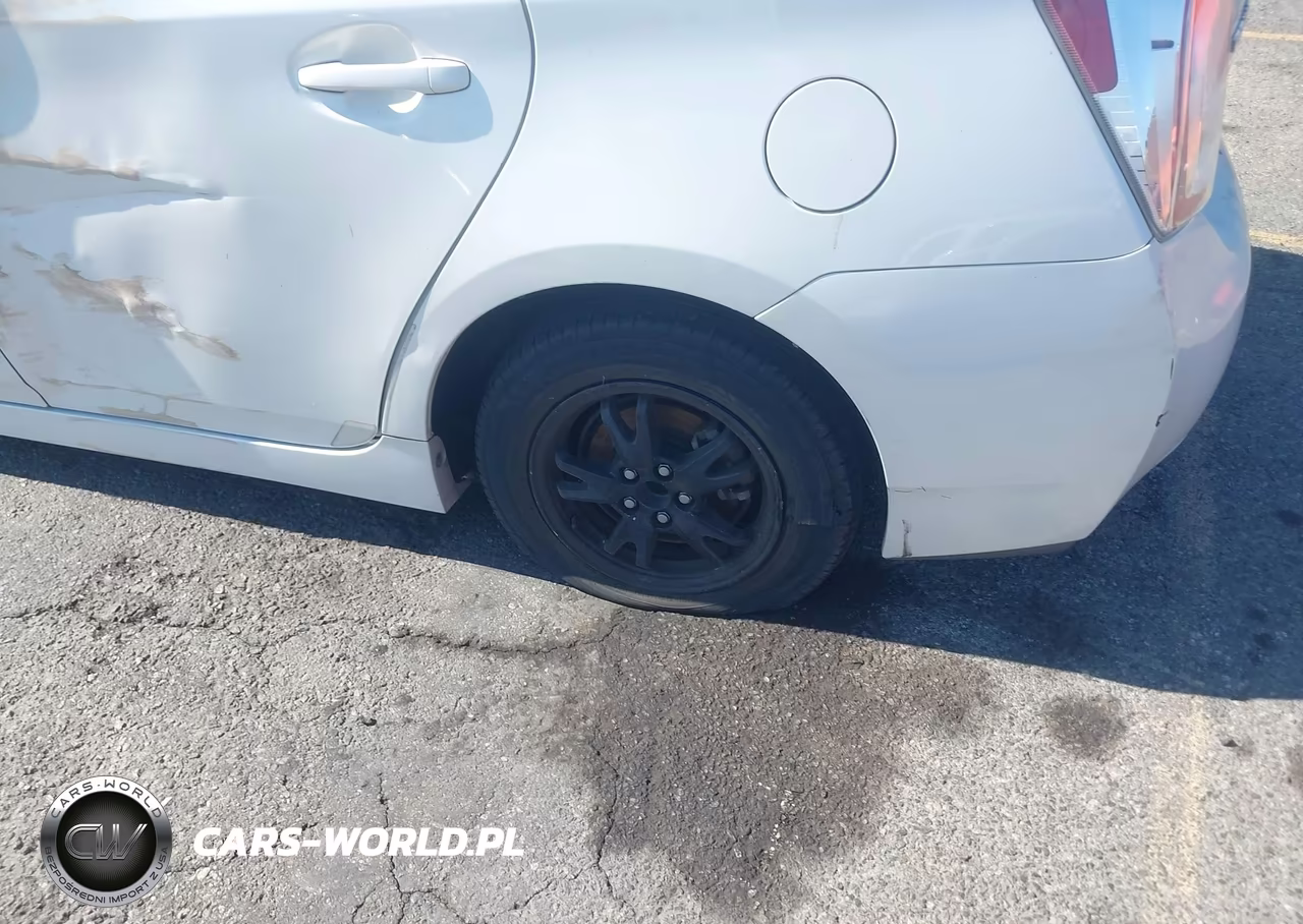2015 Toyota Prius Two VIN:JTDKN3DU2F0443557 - 20