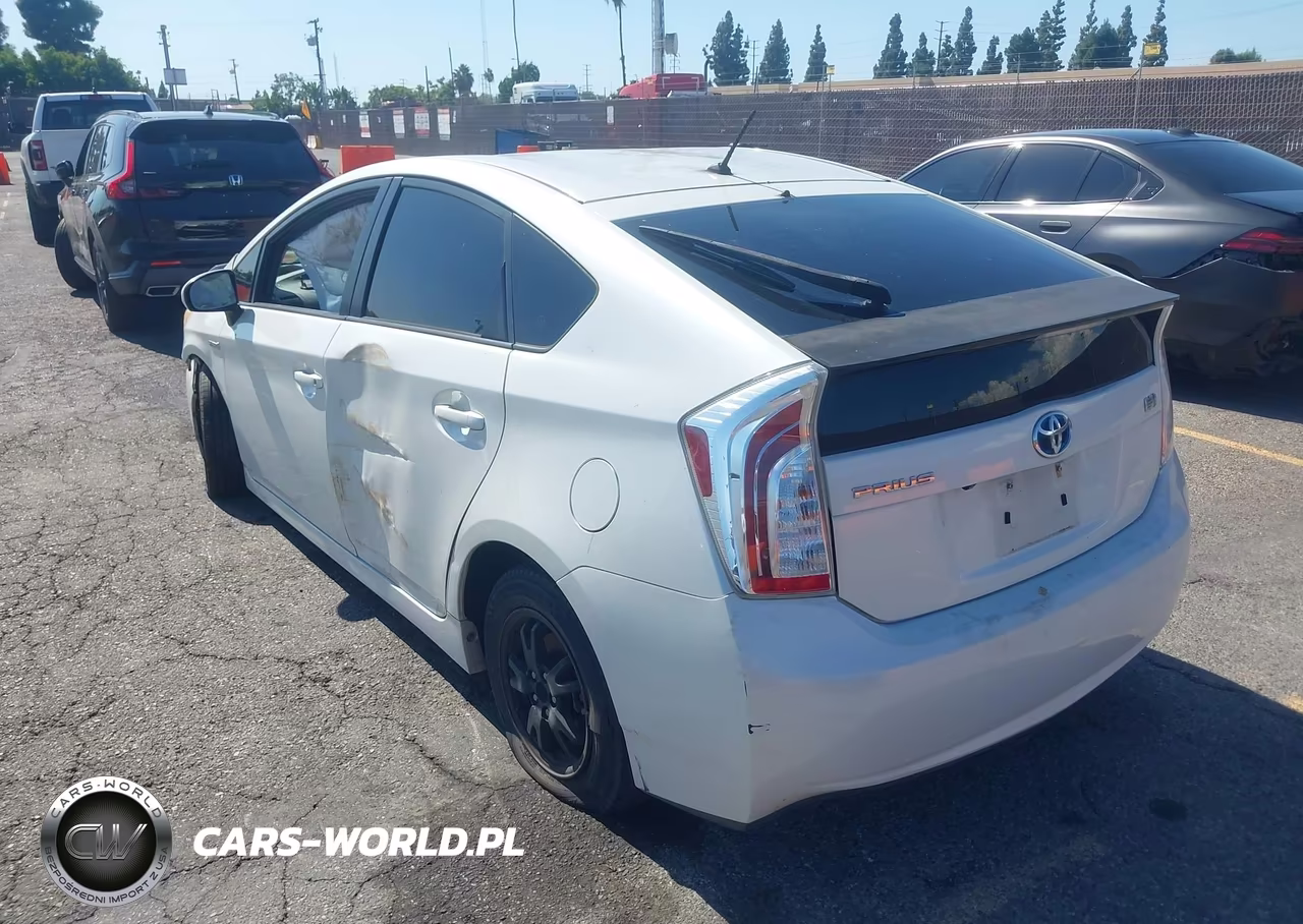 2015 Toyota Prius Two VIN:JTDKN3DU2F0443557 - 3