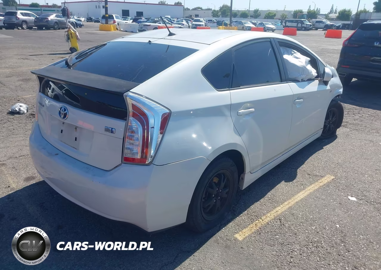 2015 Toyota Prius Two VIN:JTDKN3DU2F0443557 - 4