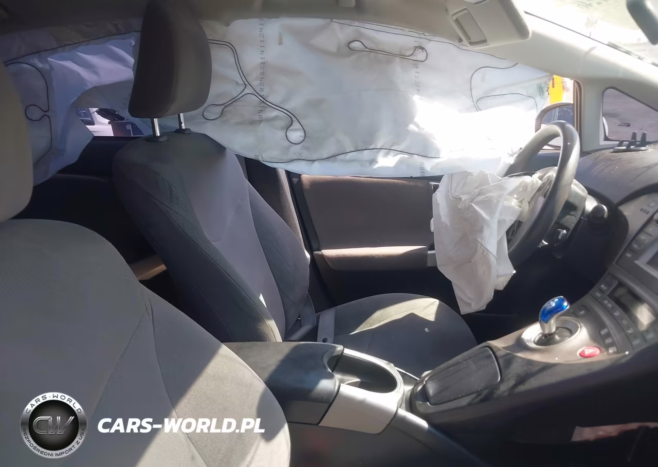 2015 Toyota Prius Two VIN:JTDKN3DU2F0443557 - 5