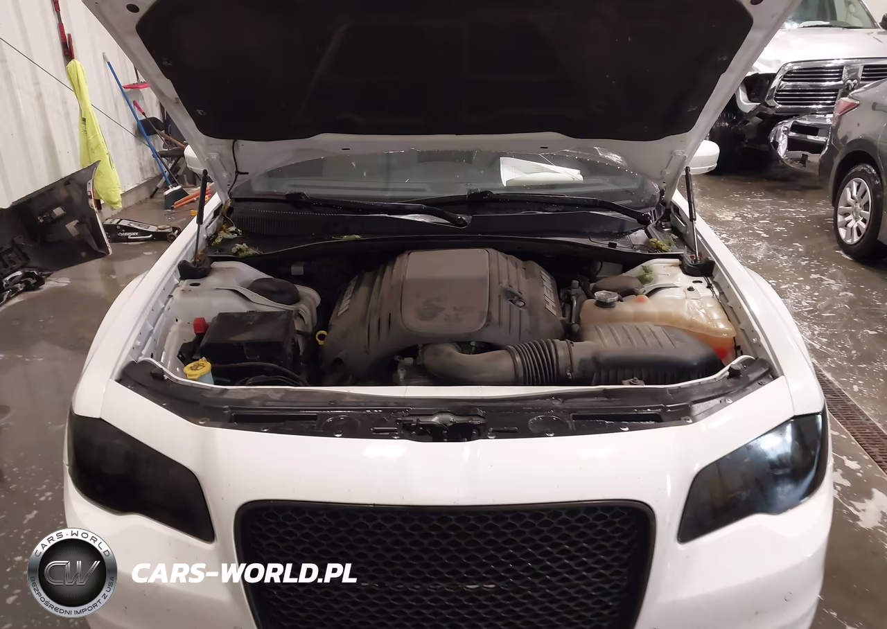 2019 Chrysler 300 300S VIN:2C3CCABTXKH593497 - 10