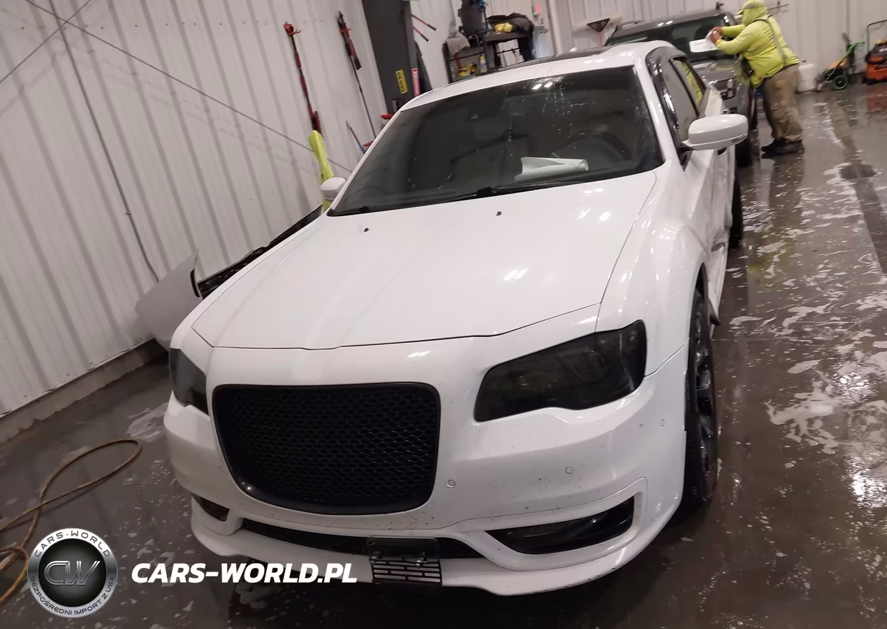2019 Chrysler 300 300S VIN:2C3CCABTXKH593497 - 13