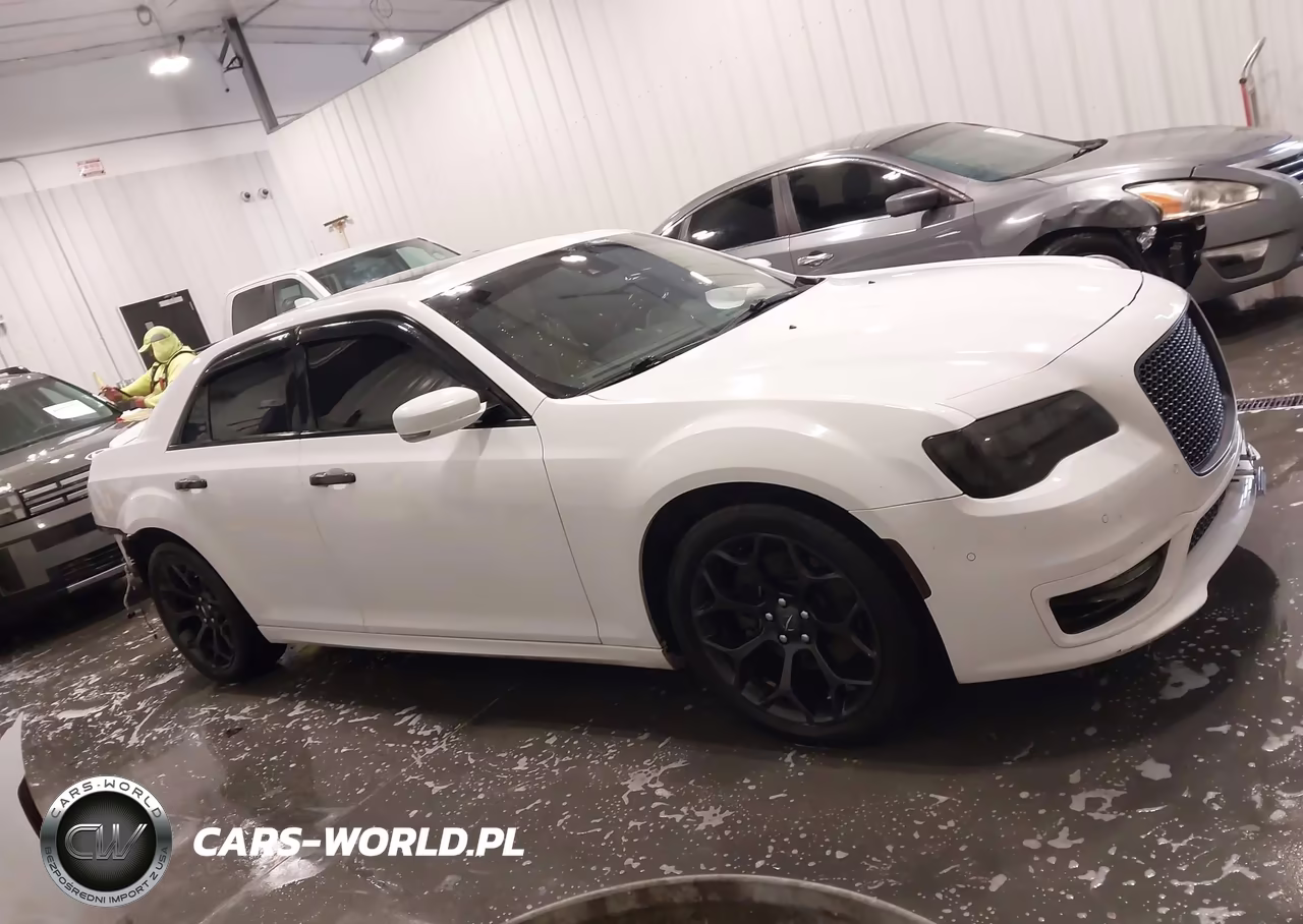 2019 Chrysler 300 300S VIN:2C3CCABTXKH593497 - 14