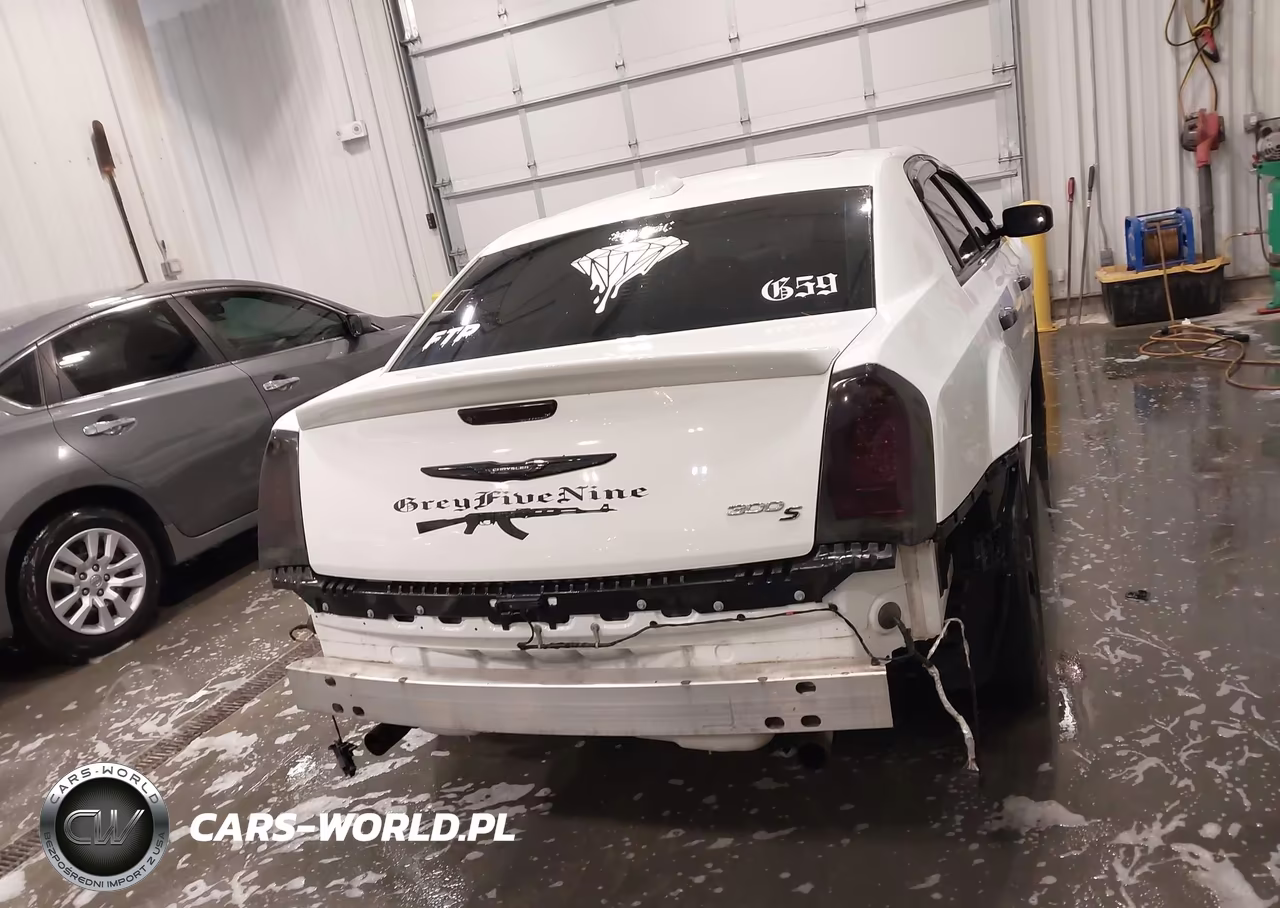 2019 Chrysler 300 300S VIN:2C3CCABTXKH593497 - 17