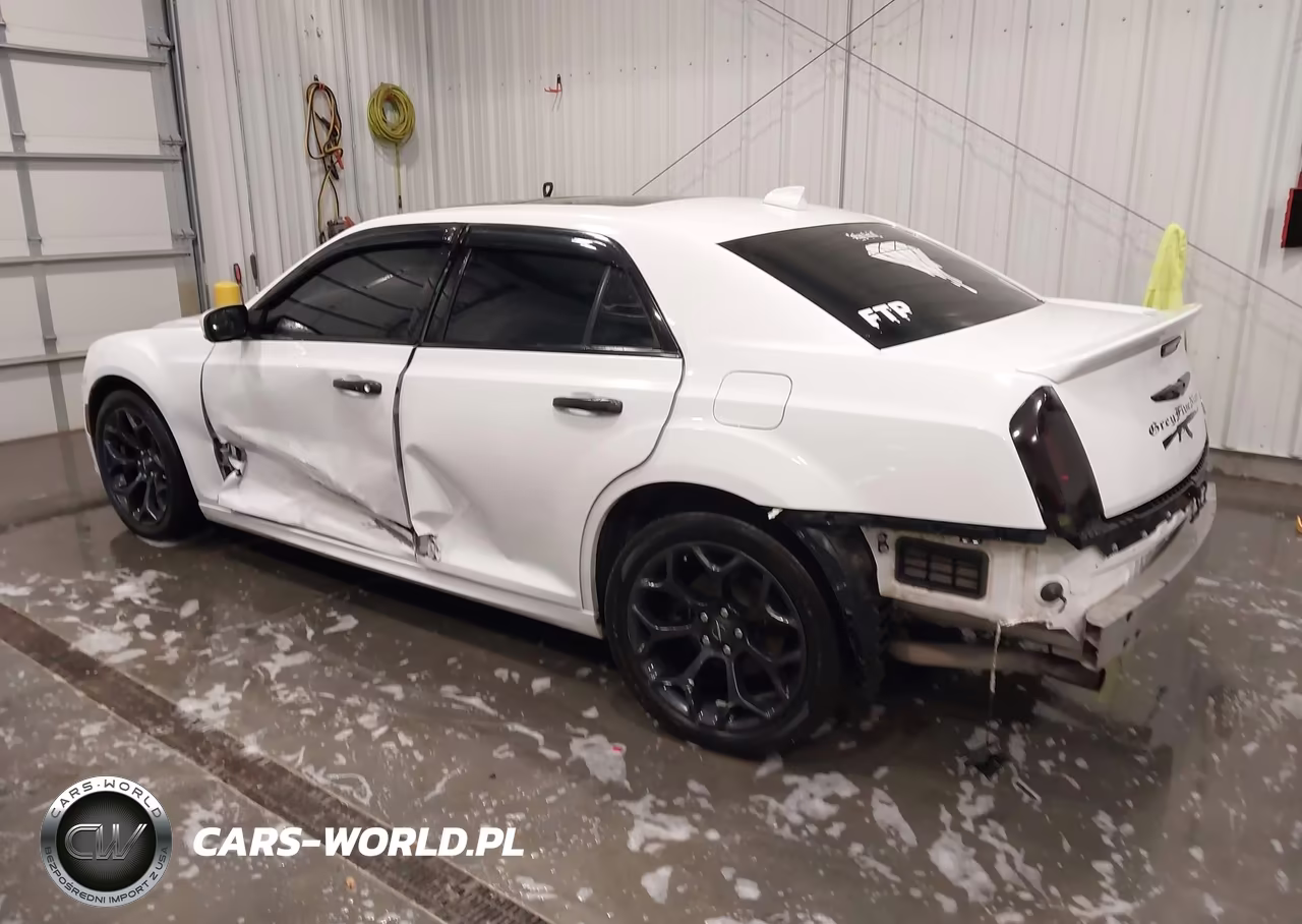 2019 Chrysler 300 300S VIN:2C3CCABTXKH593497 - 3