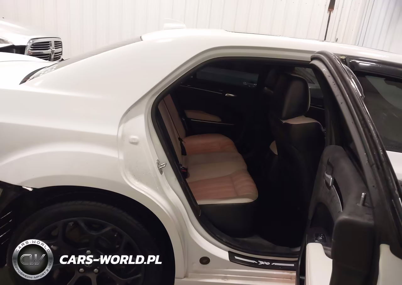 2019 Chrysler 300 300S VIN:2C3CCABTXKH593497 - 8
