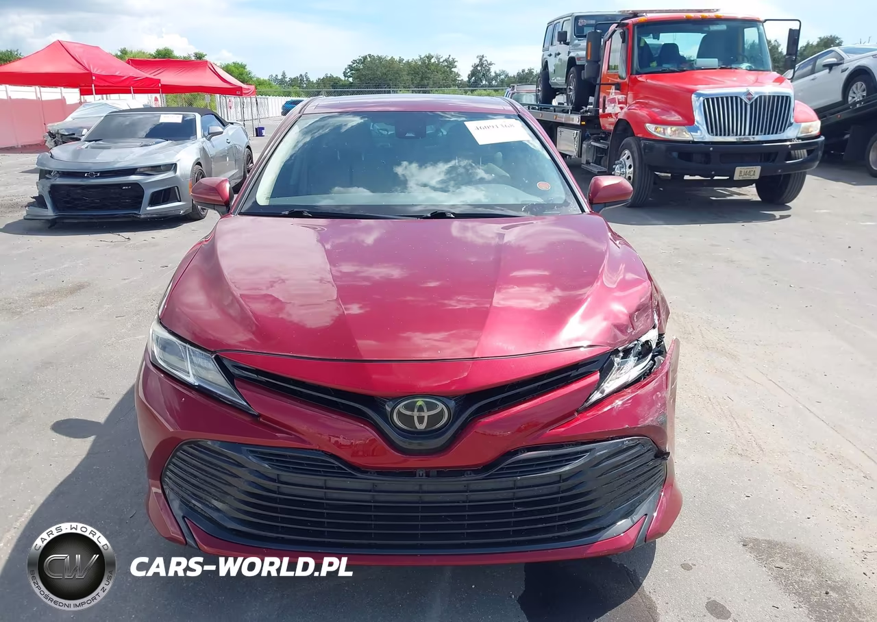 2018 Toyota Camry Le VIN:4T1B11HK0JU589932 - 12