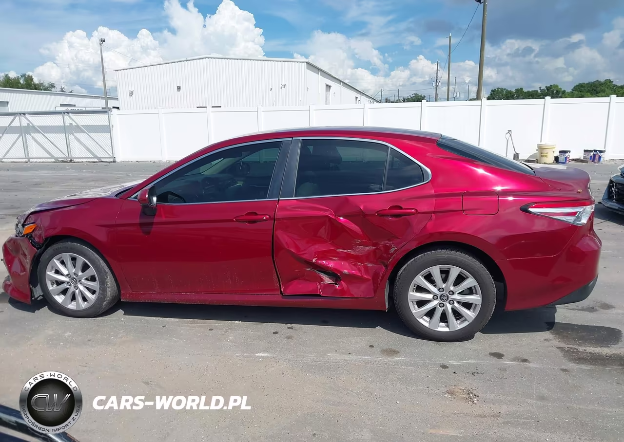 2018 Toyota Camry Le VIN:4T1B11HK0JU589932 - 14