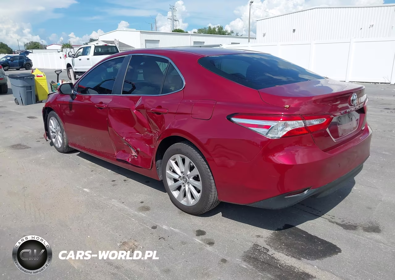 2018 Toyota Camry Le VIN:4T1B11HK0JU589932 - 3