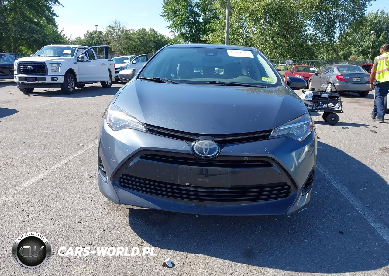 2017 Toyota Corolla Le VIN:2T1BURHE2HC807901 - 12