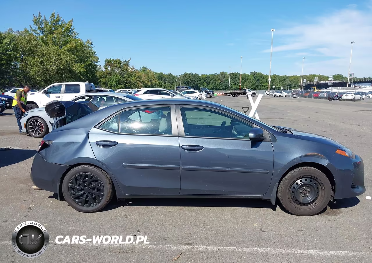 2017 Toyota Corolla Le VIN:2T1BURHE2HC807901 - 13