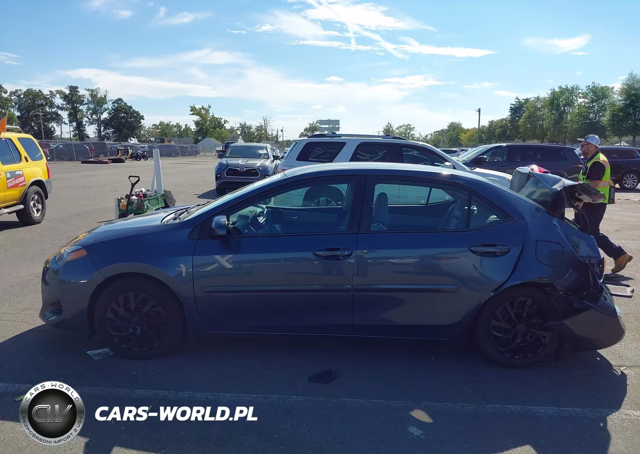2017 Toyota Corolla Le VIN:2T1BURHE2HC807901 - 14
