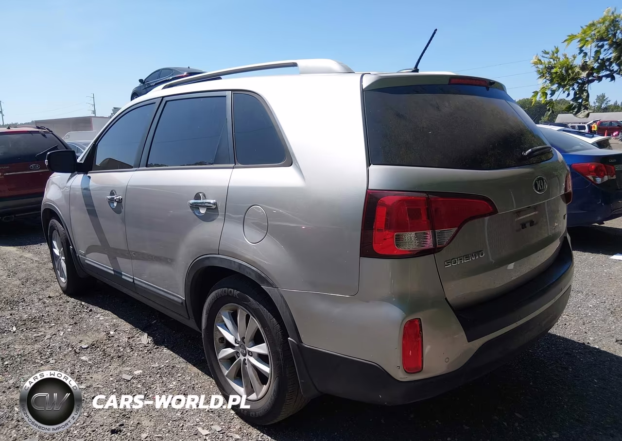 2015 Kia Sorento Lx VIN:5XYKTCA67FG617600 - 3