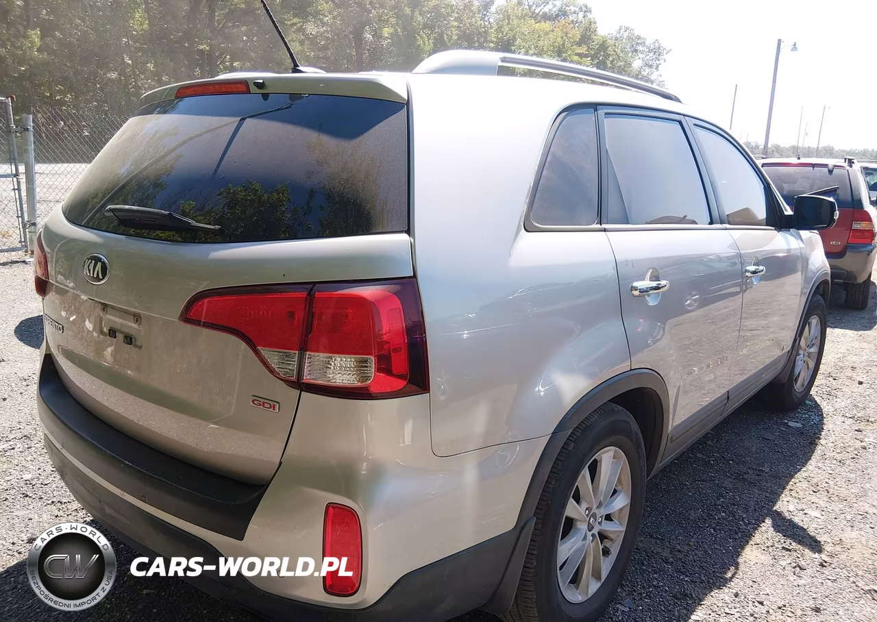 2015 Kia Sorento Lx VIN:5XYKTCA67FG617600 - 4