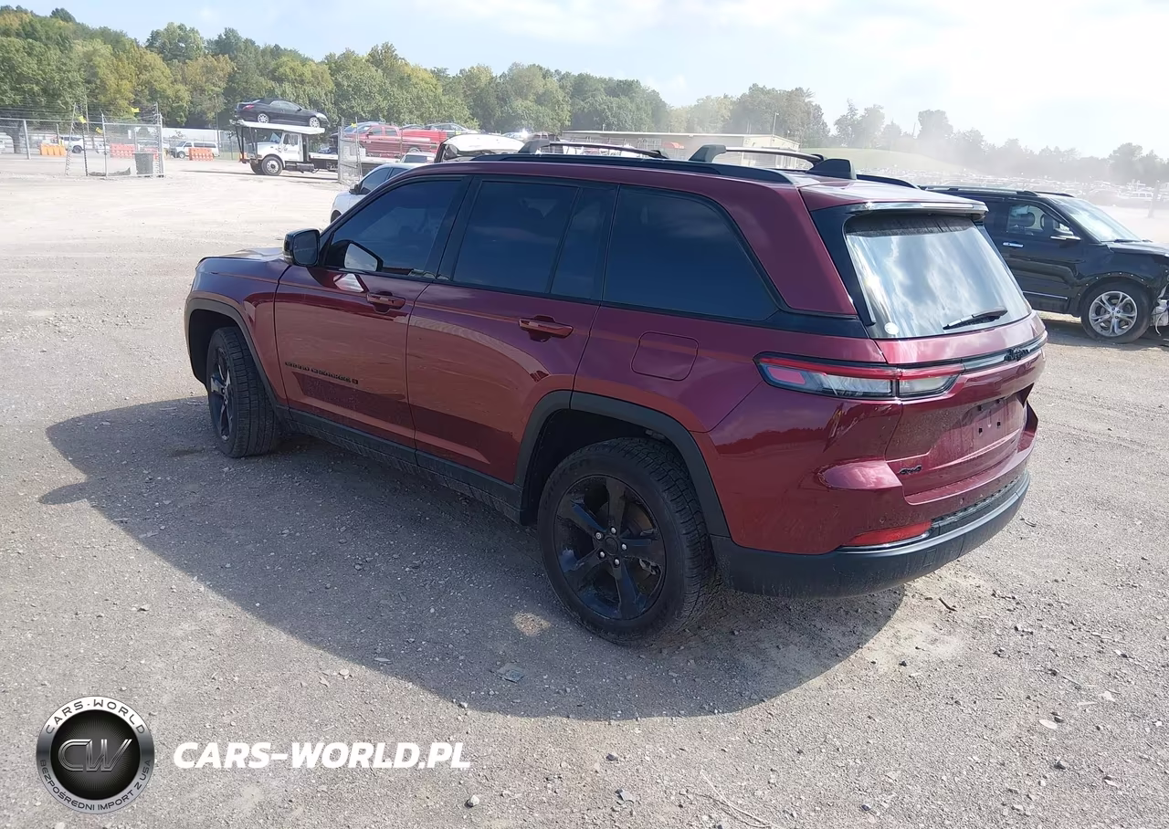 2023 Jeep Grand Cherokee Altitude 4X4 VIN:1C4RJHAG9PC543631 - 3