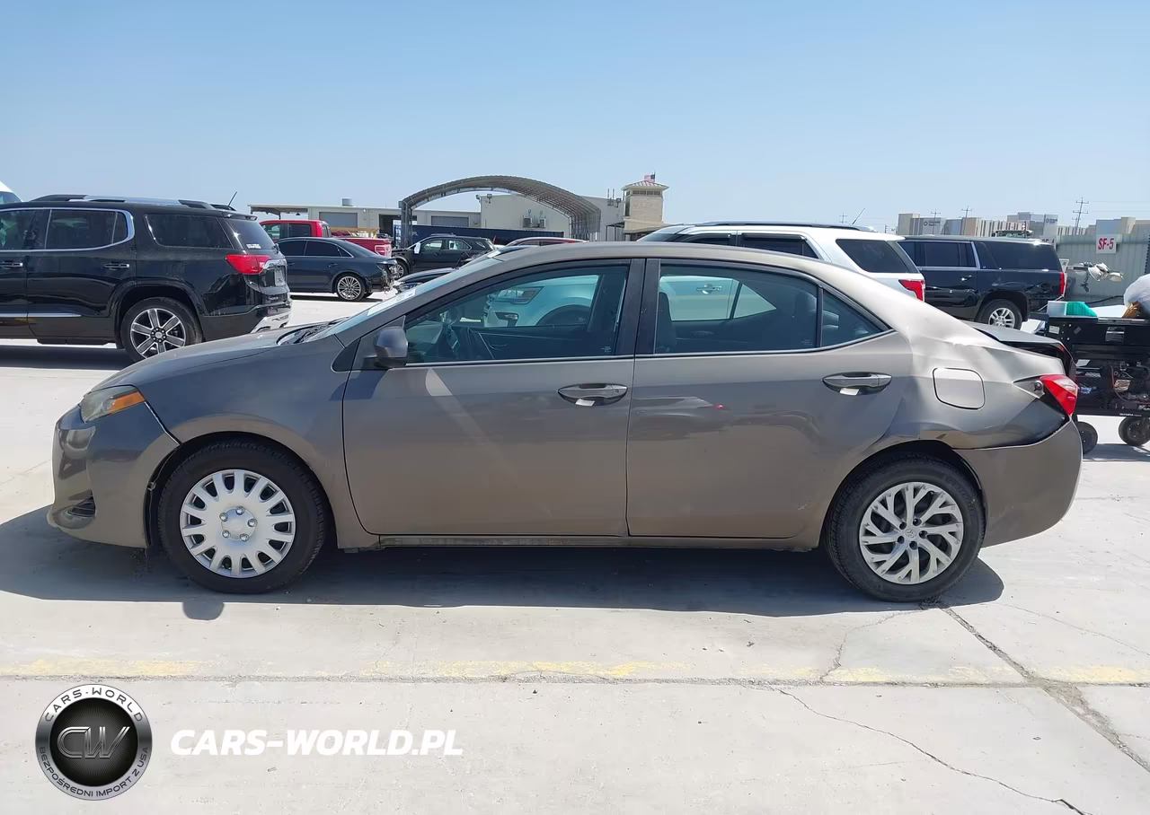 2017 Toyota Corolla Le VIN:5YFBURHE3HP582484 - 14