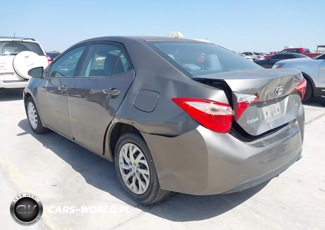2017 Toyota Corolla Le VIN:5YFBURHE3HP582484 - 3