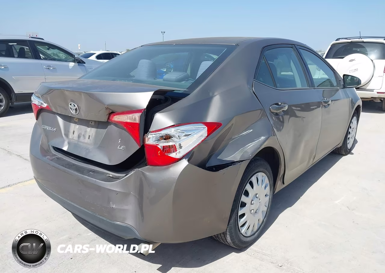 2017 Toyota Corolla Le VIN:5YFBURHE3HP582484 - 4