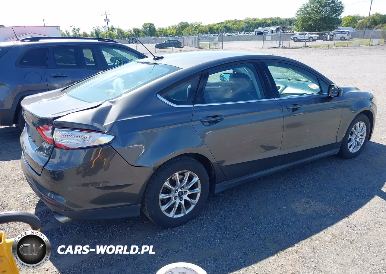 2015 Ford Fusion S VIN:3FA6P0G76FR275525 - 4