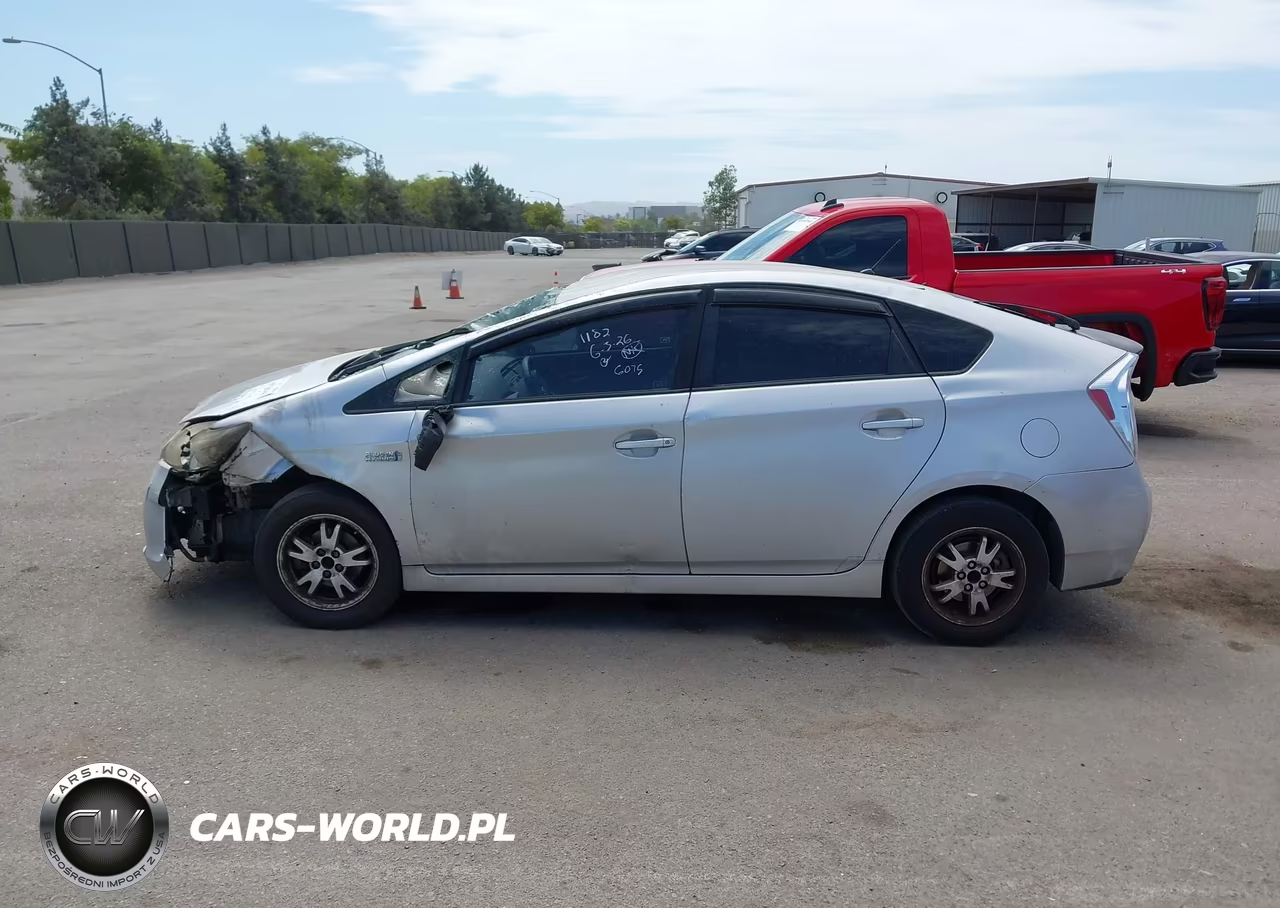 2015 Toyota Prius VIN:JTDKN3DU3F1936075 - 17