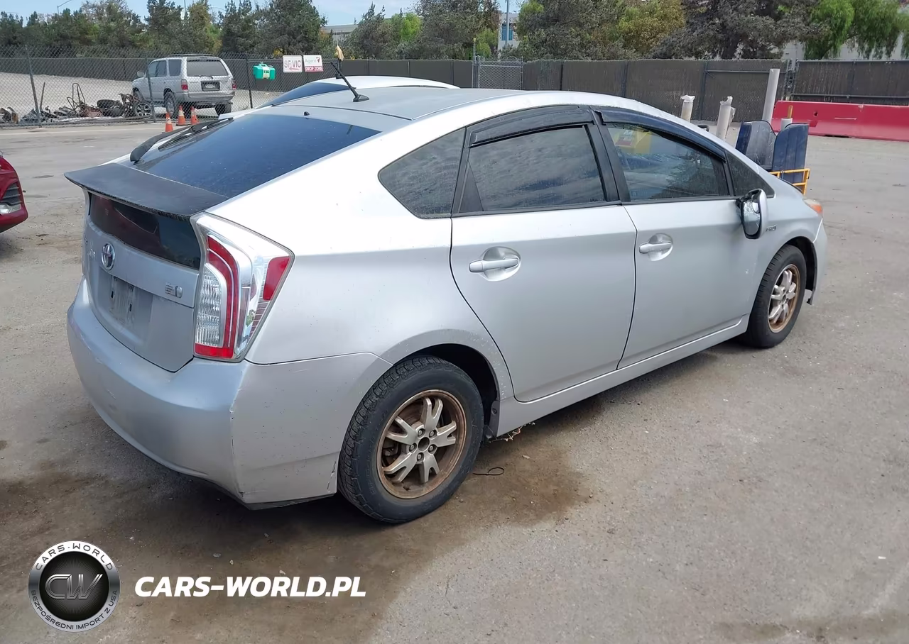 2015 Toyota Prius VIN:JTDKN3DU3F1936075 - 4