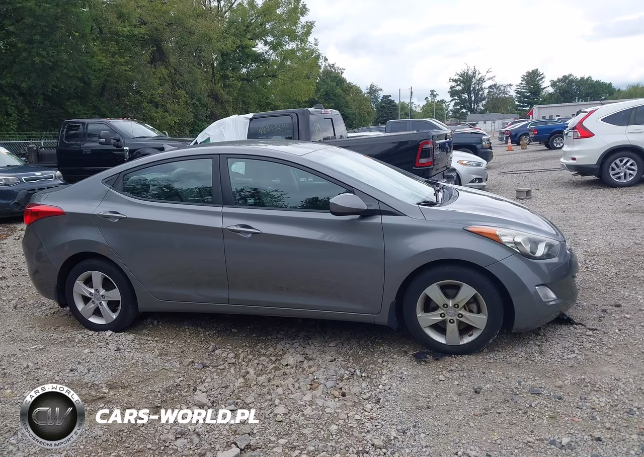 2013 Hyundai Elantra Gls VIN:5NPDH4AE4DH335430 - 13
