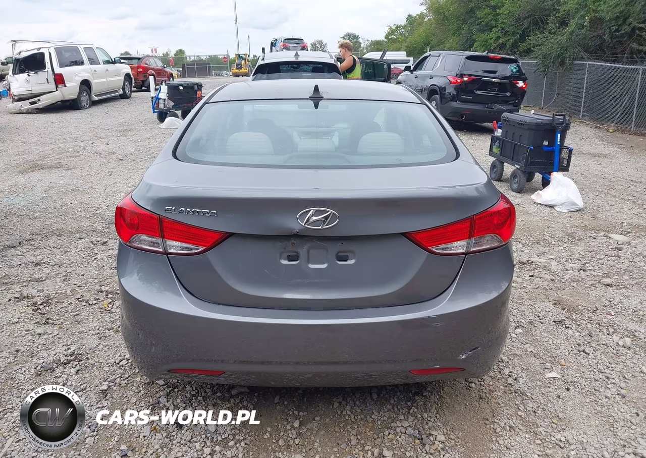 2013 Hyundai Elantra Gls VIN:5NPDH4AE4DH335430 - 16