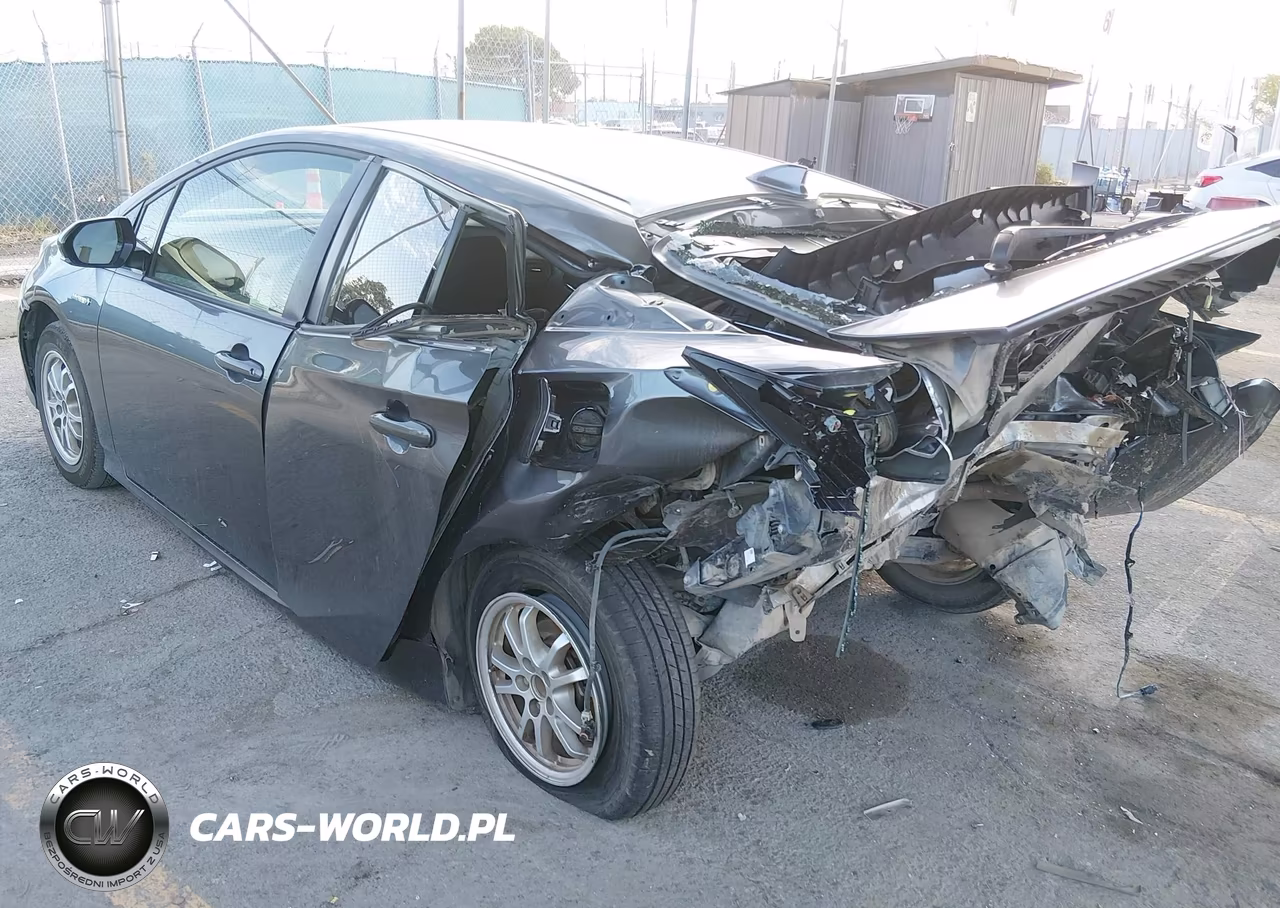 2018 Toyota Prius Two VIN:JTDKBRFU8J3075580 - 3