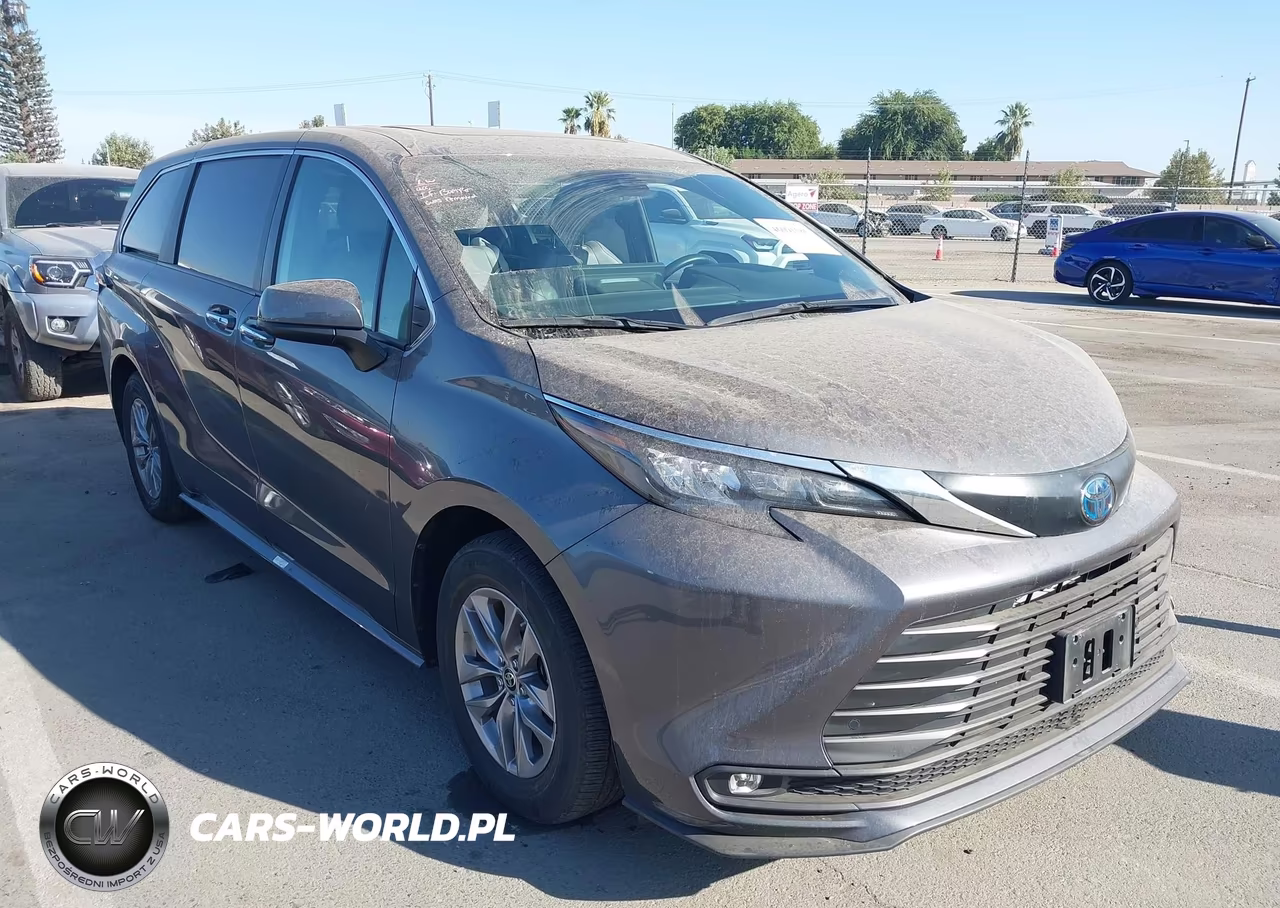2025 Toyota Sienna Xle