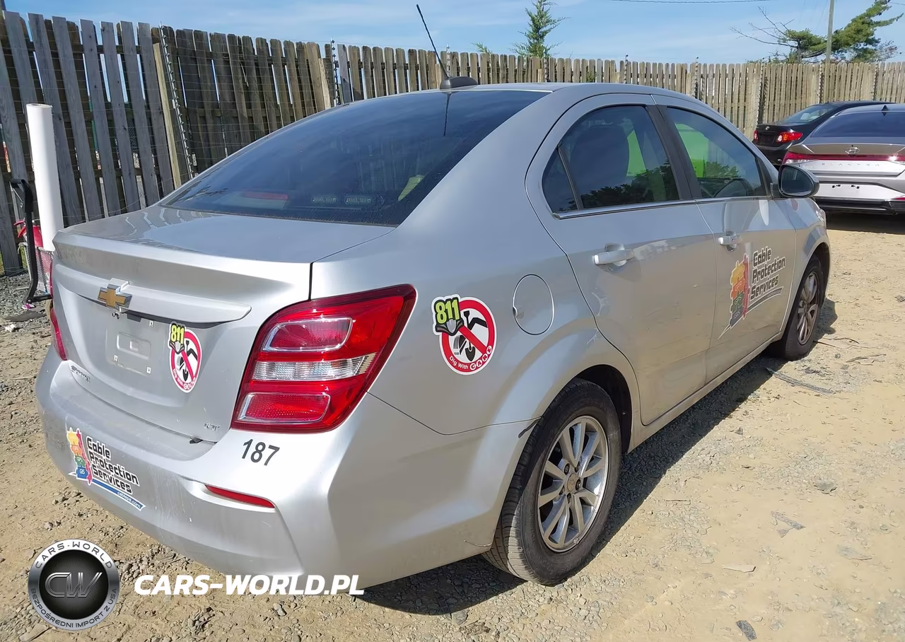 2019 Chevrolet Sonic Lt Auto VIN:1G1JD5SB1K4111259 - 4