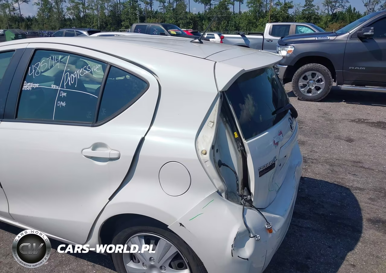 2012 Toyota Prius C Two VIN:JTDKDTB32C1520866 - 6