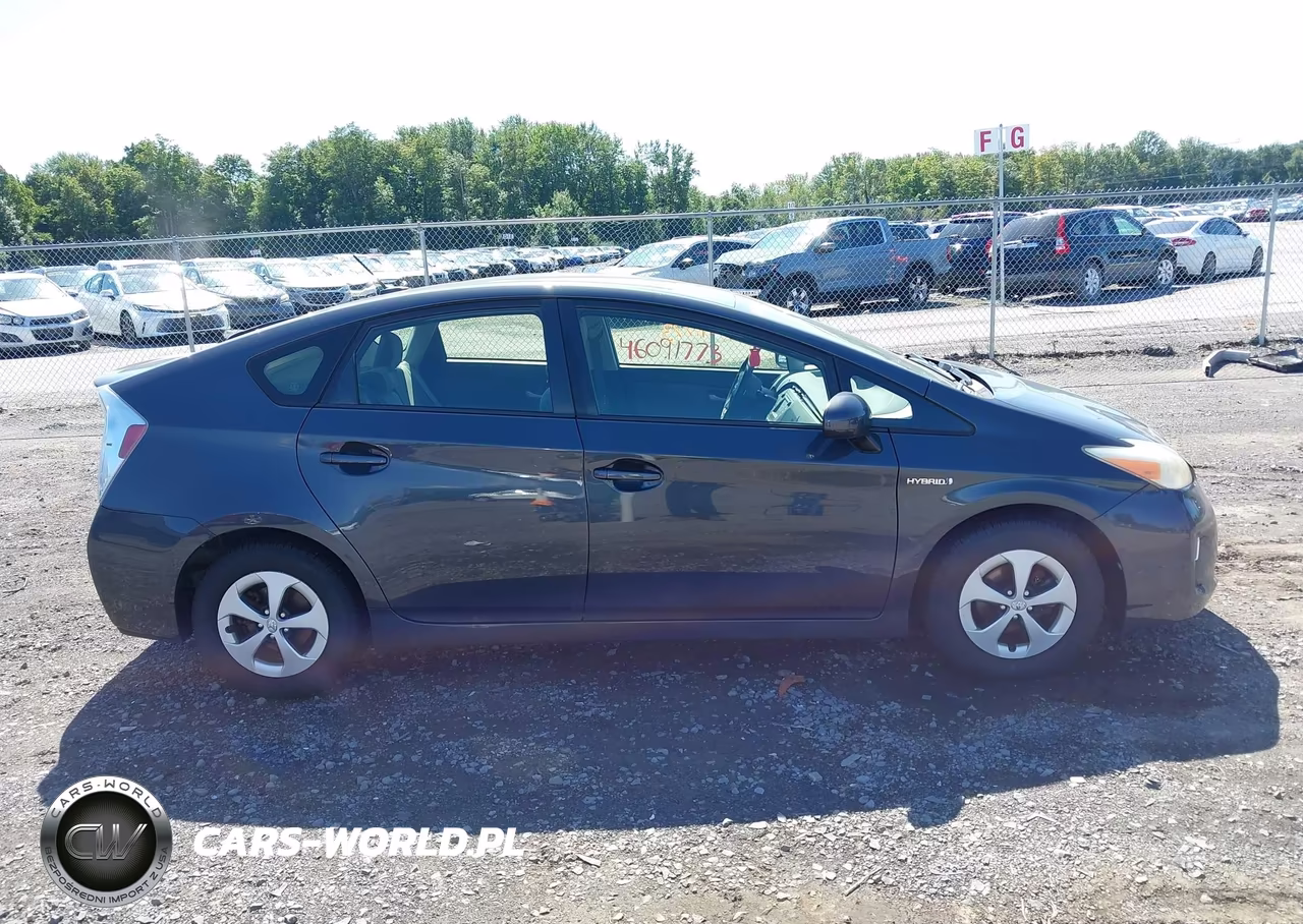 2013 Toyota Prius Three VIN:JTDKN3DU6D1679300 - 13
