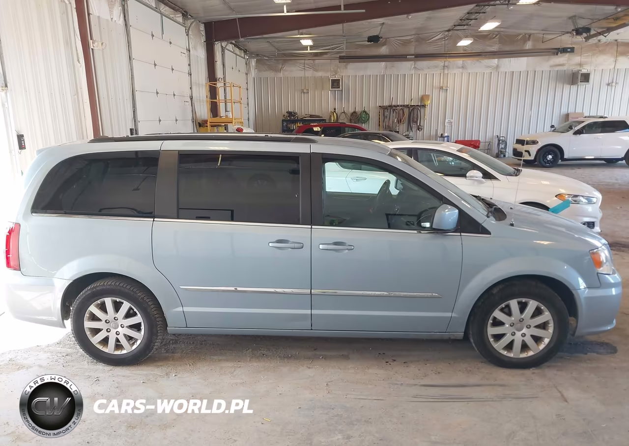 2016 Chrysler Town & Country Touring VIN:2C4RC1BG3GR281550 - 13