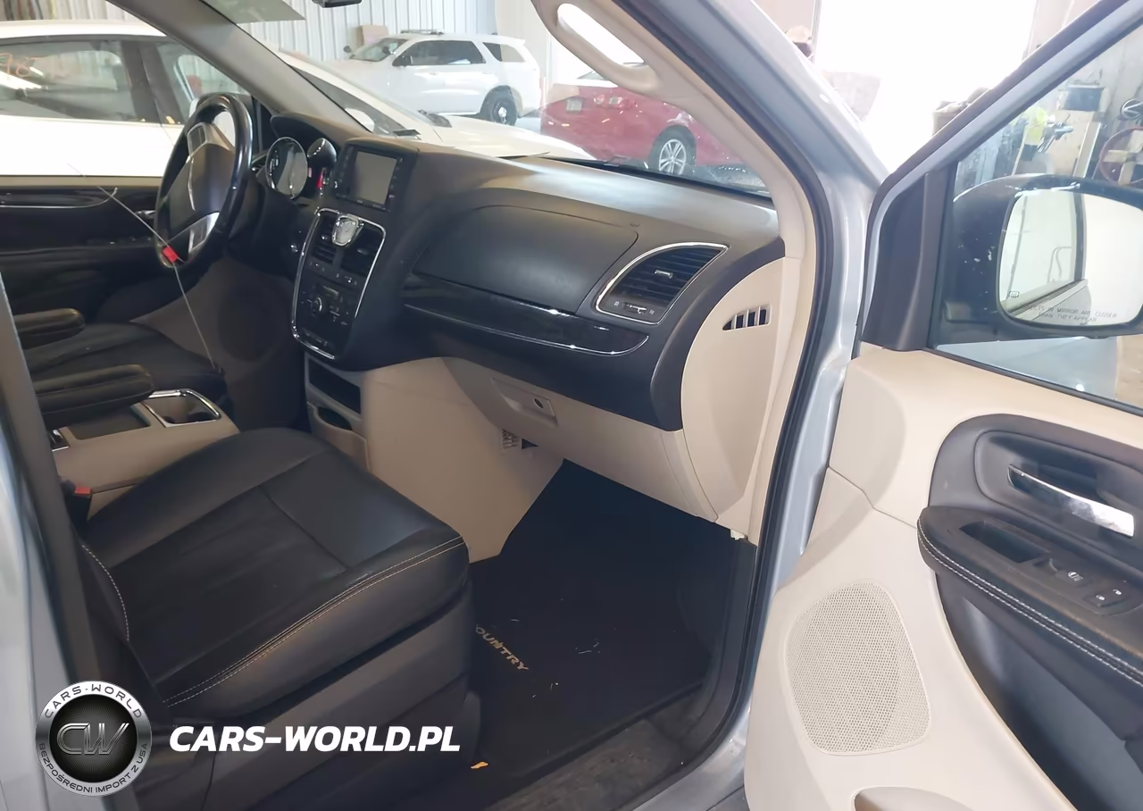 2016 Chrysler Town & Country Touring VIN:2C4RC1BG3GR281550 - 5