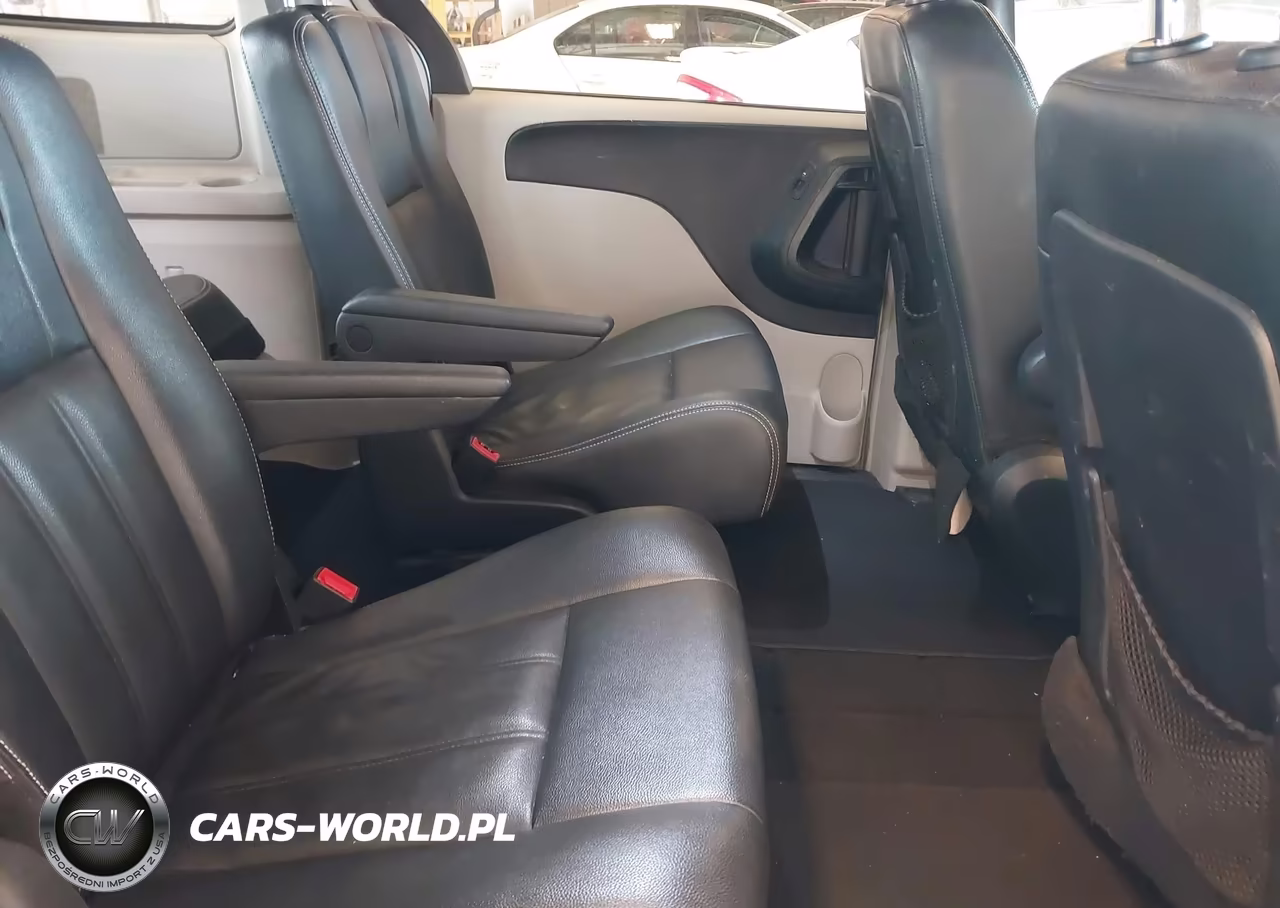 2016 Chrysler Town & Country Touring VIN:2C4RC1BG3GR281550 - 8