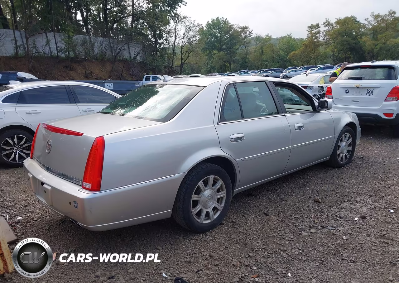 2011 Cadillac Dts Standard VIN:1G6KA5E61BU136071 - 4