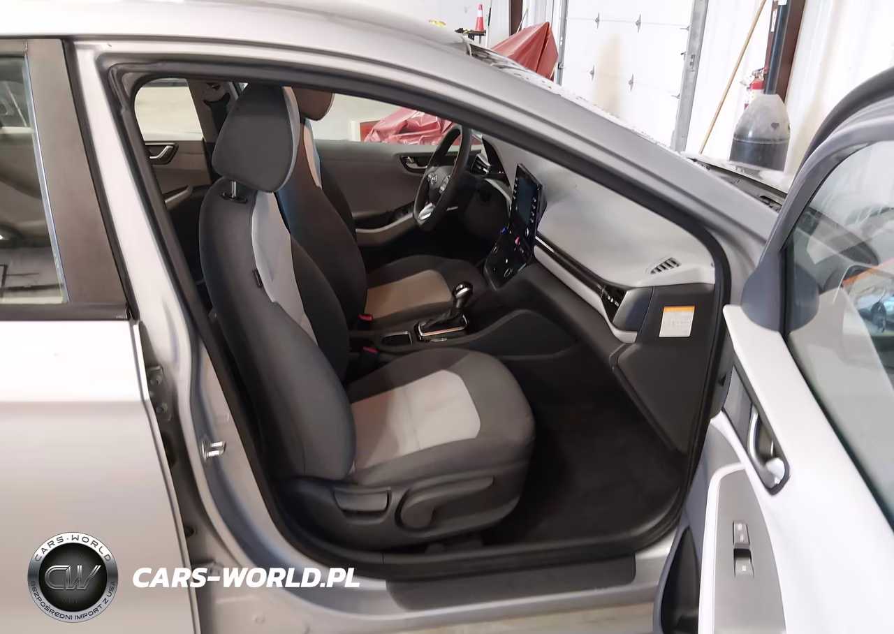 2020 Hyundai Ioniq Hybrid Blue VIN:KMHC65LC8LU220641 - 5