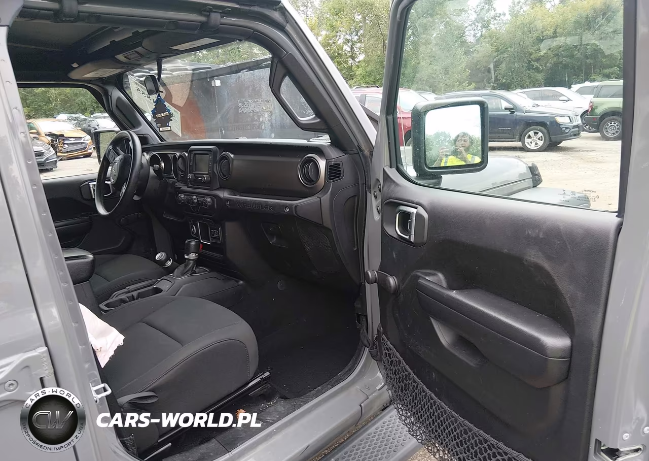 2018 Jeep Wrangler Unlimited Sport 4X4 VIN:1C4HJXDG5JW264605 - 5