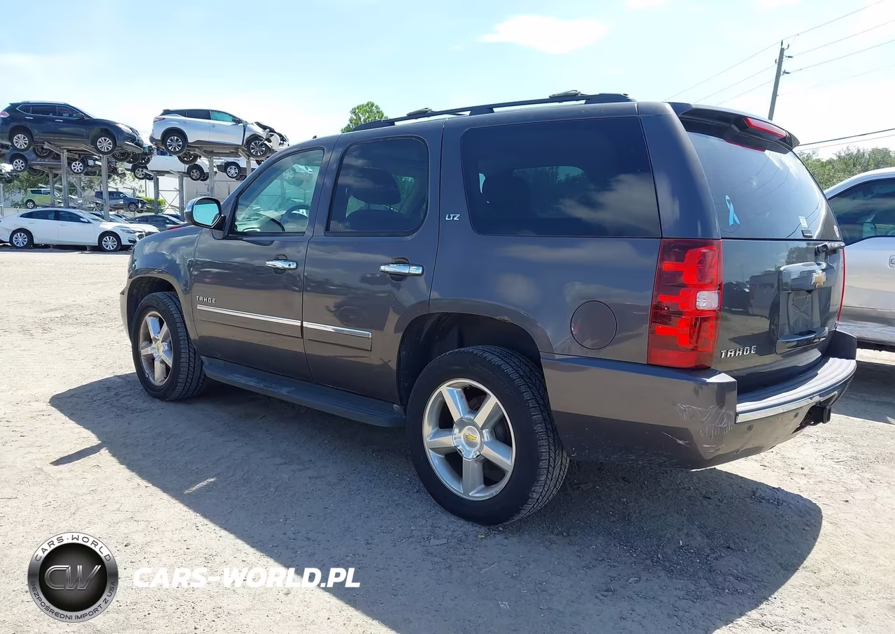 2010 Chevrolet Tahoe Ltz VIN:1GNUKCE05AR276748 - 3