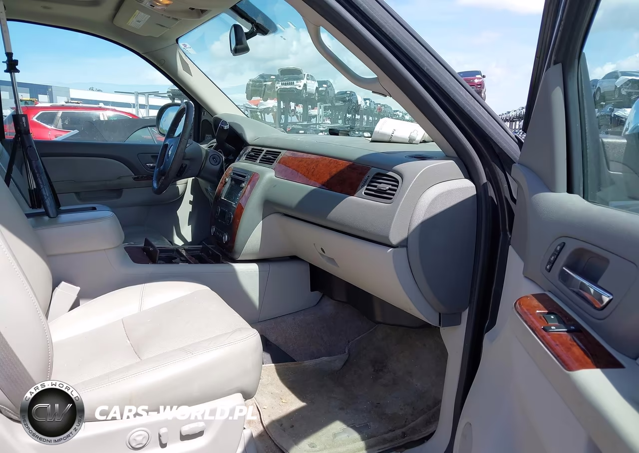 2010 Chevrolet Tahoe Ltz VIN:1GNUKCE05AR276748 - 5