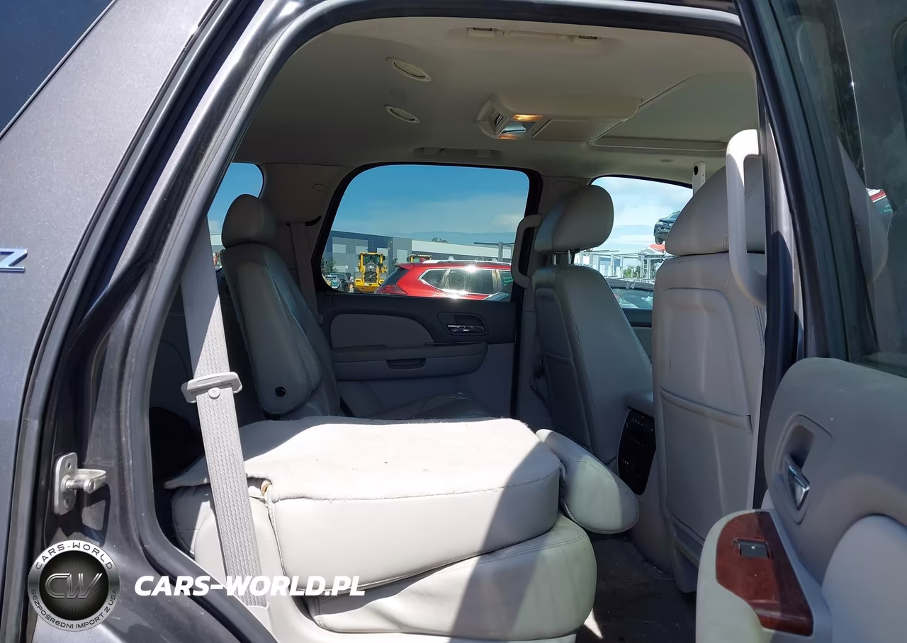 2010 Chevrolet Tahoe Ltz VIN:1GNUKCE05AR276748 - 8